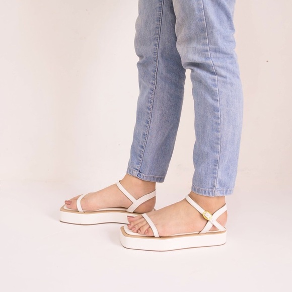 Yesha Sandals - Picture 1 of 4